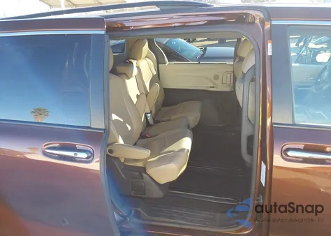 2021 Toyota Sienna Xle z USA, uszkodzony, nr VIN 5TDYRKEC0MS071712